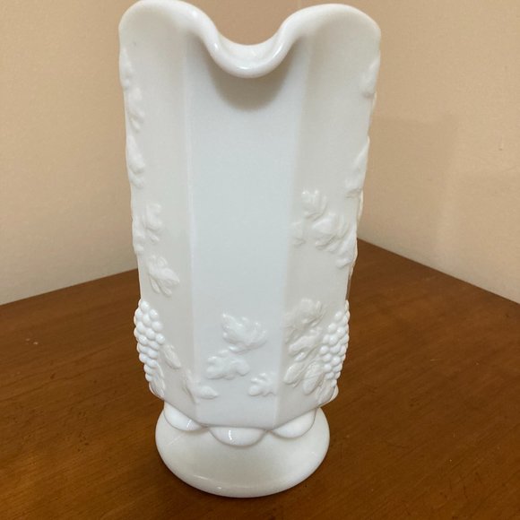 Vintage Milk Glass Pitcher Westmoreland 9" Vines Grape - Picture 3 of 6